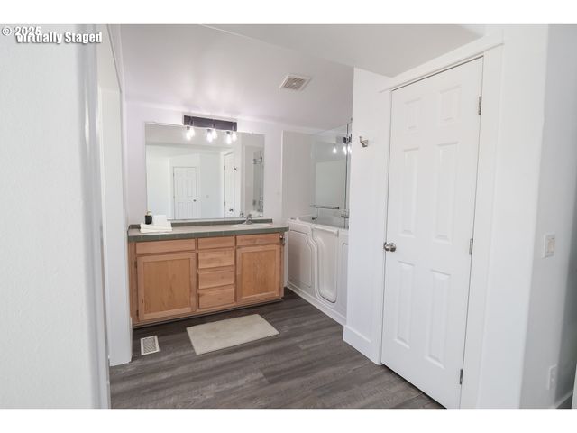 5318 BRIDGEWATER Dr, Eugene, OR 97402