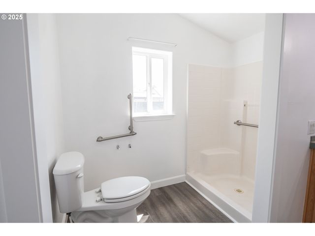 5318 BRIDGEWATER Dr, Eugene, OR 97402