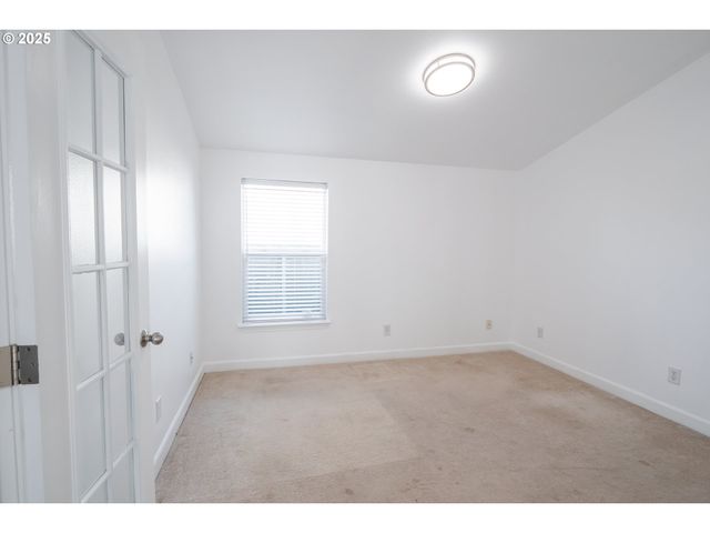 5318 BRIDGEWATER Dr, Eugene, OR 97402