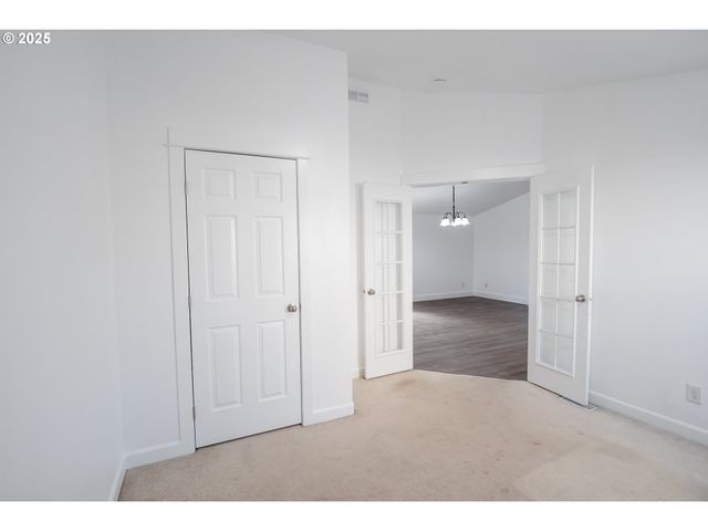 5318 BRIDGEWATER Dr, Eugene, OR 97402