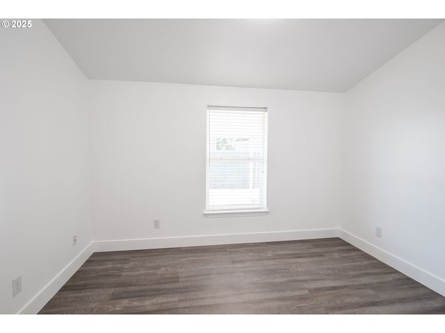 5318 BRIDGEWATER Dr, Eugene, OR 97402