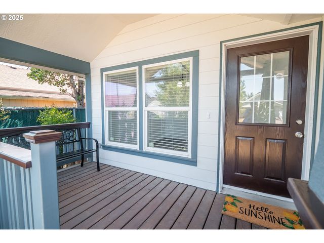 5318 BRIDGEWATER Dr, Eugene, OR 97402