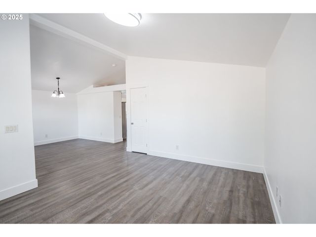 5318 BRIDGEWATER Dr, Eugene, OR 97402