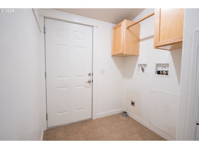 5318 BRIDGEWATER Dr, Eugene, OR 97402