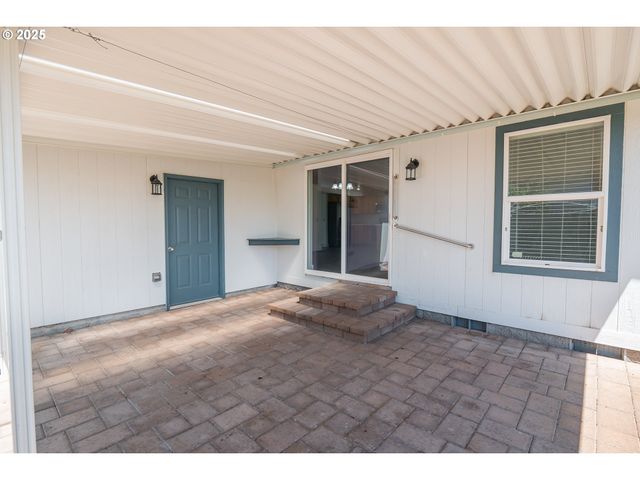 5318 BRIDGEWATER Dr, Eugene, OR 97402