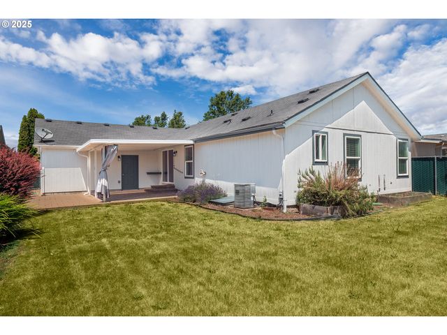 5318 BRIDGEWATER Dr, Eugene, OR 97402