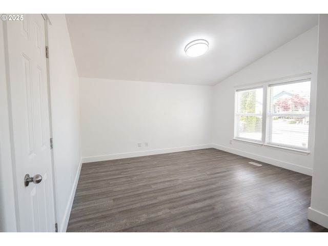 5318 BRIDGEWATER Dr, Eugene, OR 97402