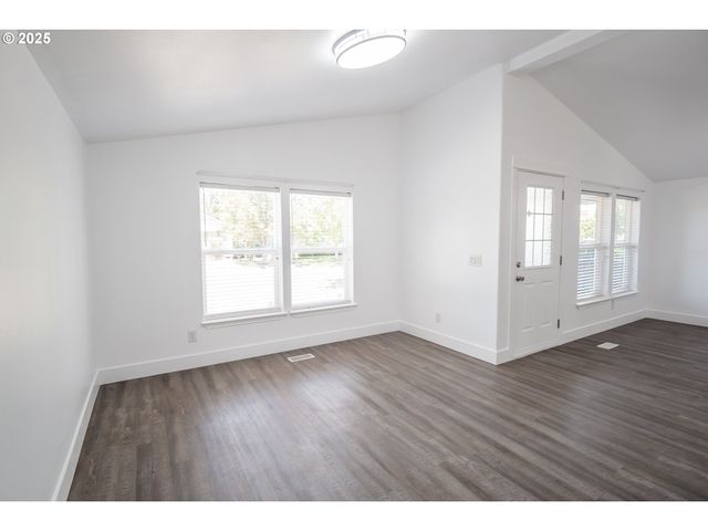 5318 BRIDGEWATER Dr, Eugene, OR 97402