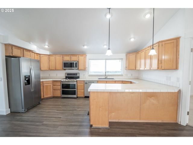 5318 BRIDGEWATER Dr, Eugene, OR 97402