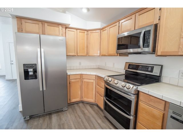 5318 BRIDGEWATER Dr, Eugene, OR 97402