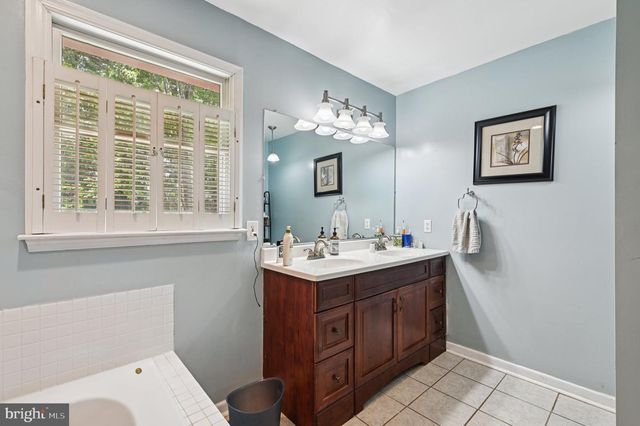 5164 PERRY RD, Mount Airy, MD 21771