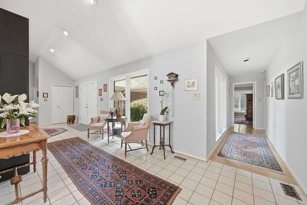 Image 11 of property listing at 7512 RAMBLING RIDGE DR, Fairfax Station, VA 22039
