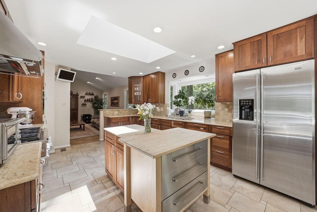 Image 17 of property listing at 7512 RAMBLING RIDGE DR, Fairfax Station, VA 22039
