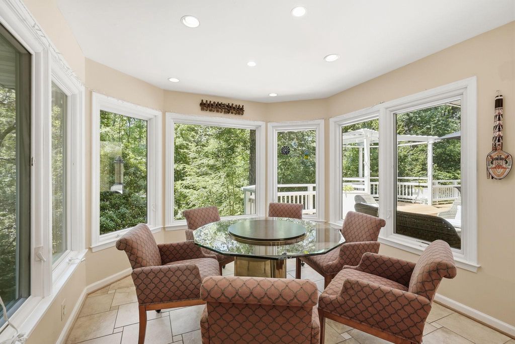 Image 20 of property listing at 7512 RAMBLING RIDGE DR, Fairfax Station, VA 22039