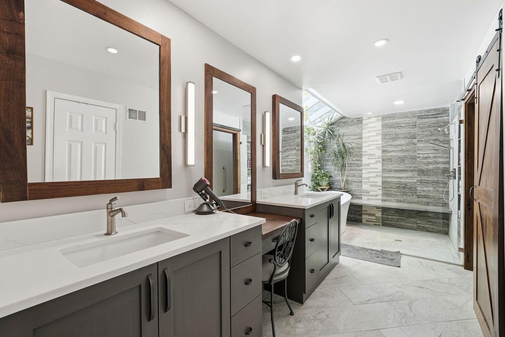 Image 24 of property listing at 7512 RAMBLING RIDGE DR, Fairfax Station, VA 22039