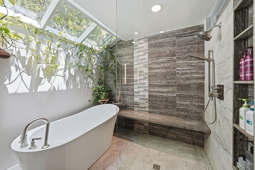 Image 25 of property listing at 7512 RAMBLING RIDGE DR, Fairfax Station, VA 22039