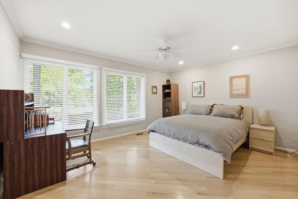Image 29 of property listing at 7512 RAMBLING RIDGE DR, Fairfax Station, VA 22039