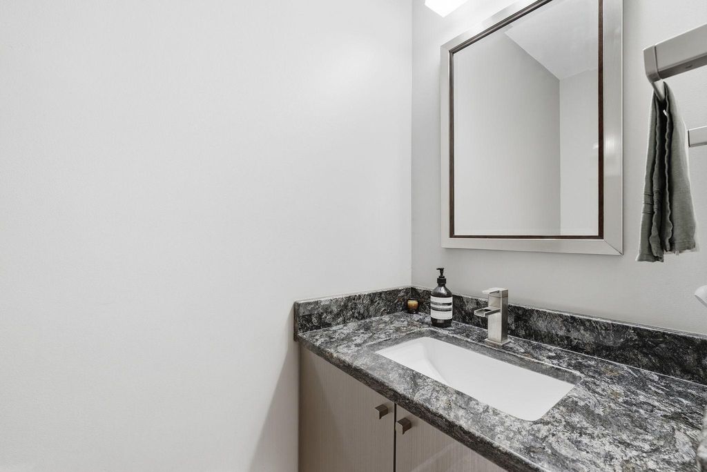 Image 31 of property listing at 7512 RAMBLING RIDGE DR, Fairfax Station, VA 22039