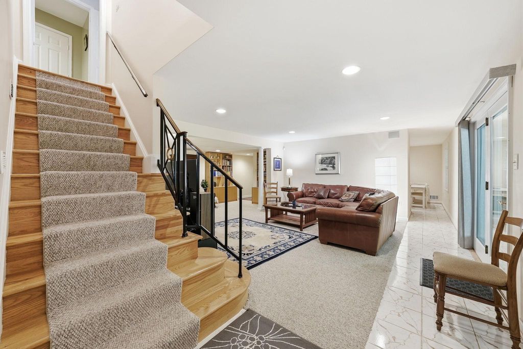 Image 32 of property listing at 7512 RAMBLING RIDGE DR, Fairfax Station, VA 22039
