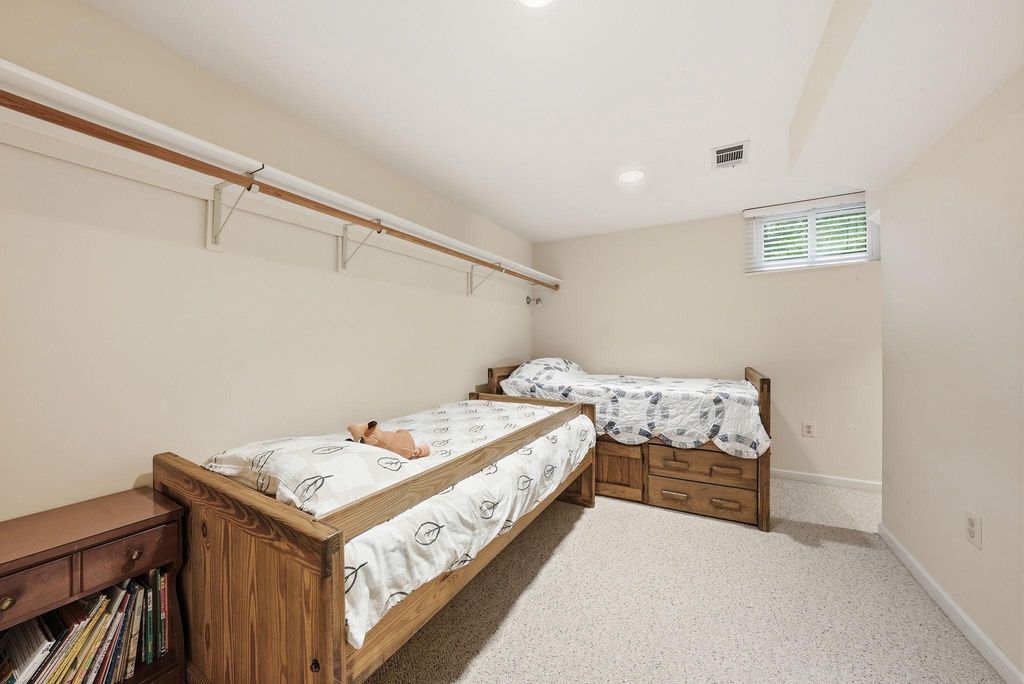 Image 39 of property listing at 7512 RAMBLING RIDGE DR, Fairfax Station, VA 22039