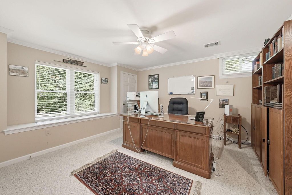 Image 42 of property listing at 7512 RAMBLING RIDGE DR, Fairfax Station, VA 22039