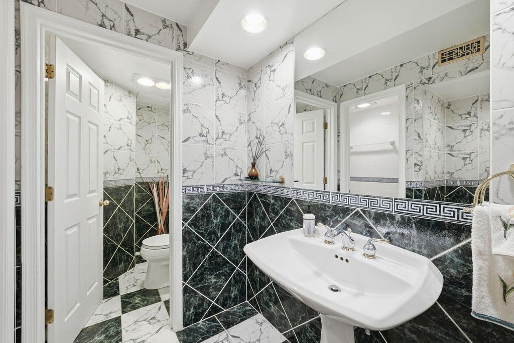 Image 43 of property listing at 7512 RAMBLING RIDGE DR, Fairfax Station, VA 22039