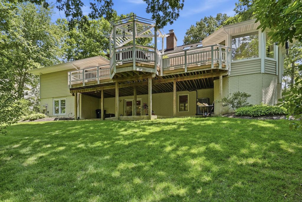 Image 48 of property listing at 7512 RAMBLING RIDGE DR, Fairfax Station, VA 22039