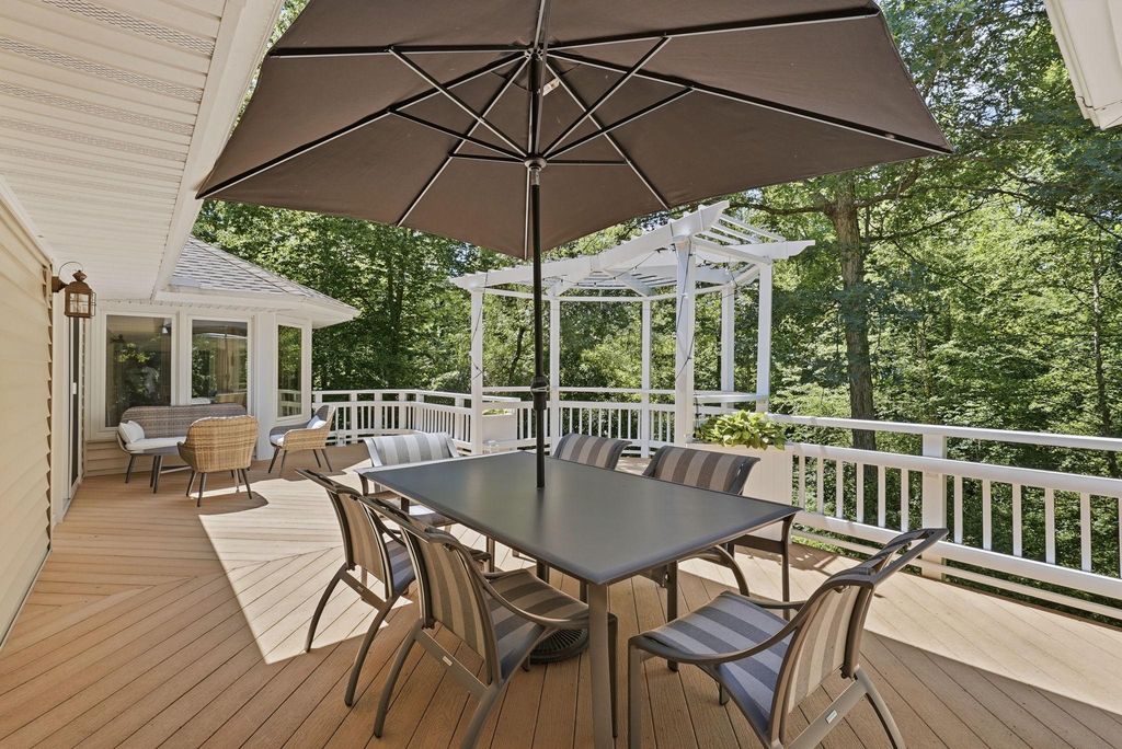 Image 49 of property listing at 7512 RAMBLING RIDGE DR, Fairfax Station, VA 22039