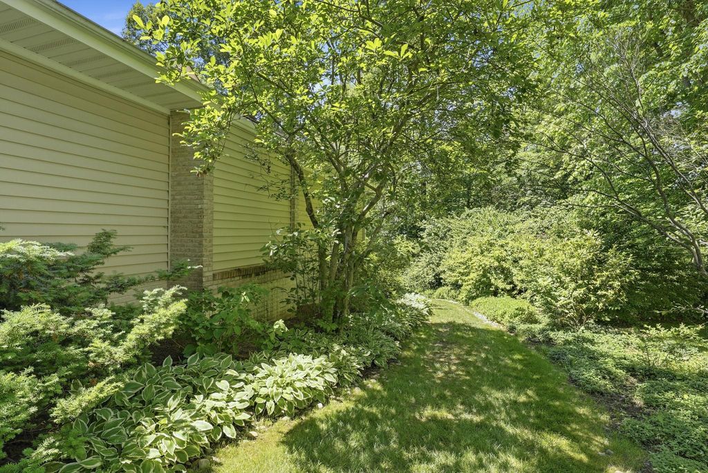 Image 52 of property listing at 7512 RAMBLING RIDGE DR, Fairfax Station, VA 22039