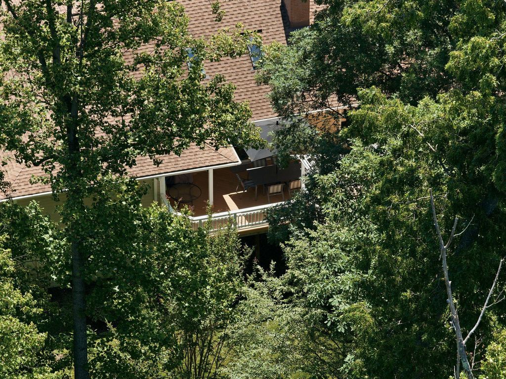 Image 56 of property listing at 7512 RAMBLING RIDGE DR, Fairfax Station, VA 22039
