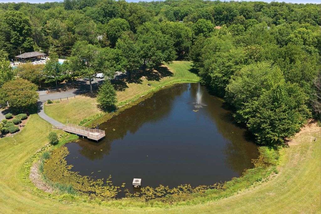 Image 59 of property listing at 7512 RAMBLING RIDGE DR, Fairfax Station, VA 22039