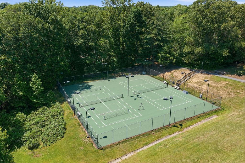 Image 60 of property listing at 7512 RAMBLING RIDGE DR, Fairfax Station, VA 22039
