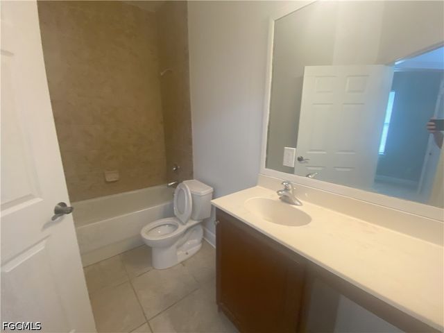 13832 1st ST, Fort Myers, FL 33905