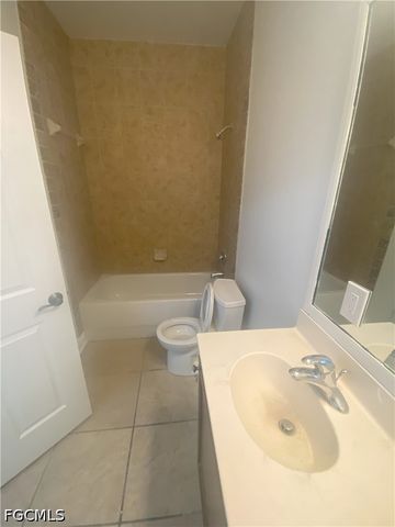 13832 1st ST, Fort Myers, FL 33905