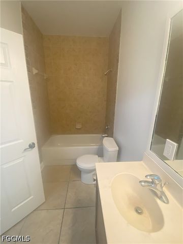 13832 1st ST, Fort Myers, FL 33905