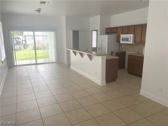 13832 1st ST, Fort Myers, FL 33905
