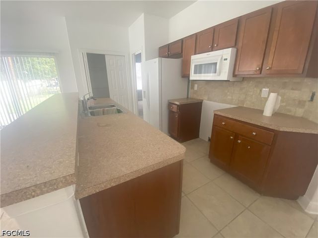 13832 1st ST, Fort Myers, FL 33905