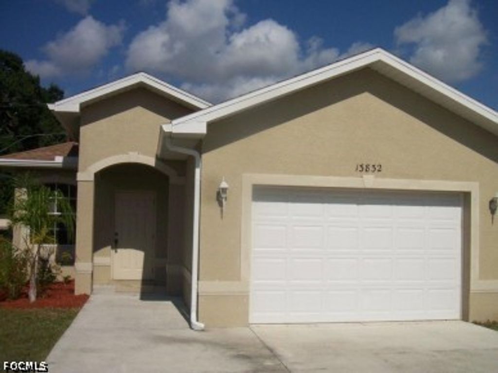 13832 1st ST, Fort Myers, FL 33905