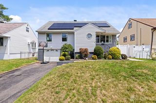 90 Maryknoll Road, Menlo Park Terrace, NJ 08840