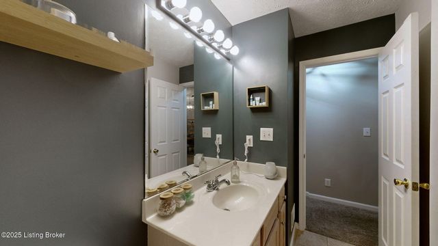 1122 Powerhouse Ln, UNIT 203, Lyndon, KY 40242