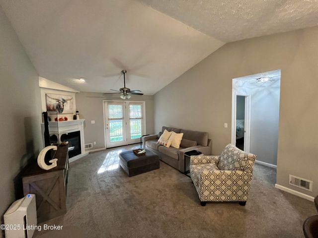 1122 Powerhouse Ln, UNIT 203, Lyndon, KY 40242