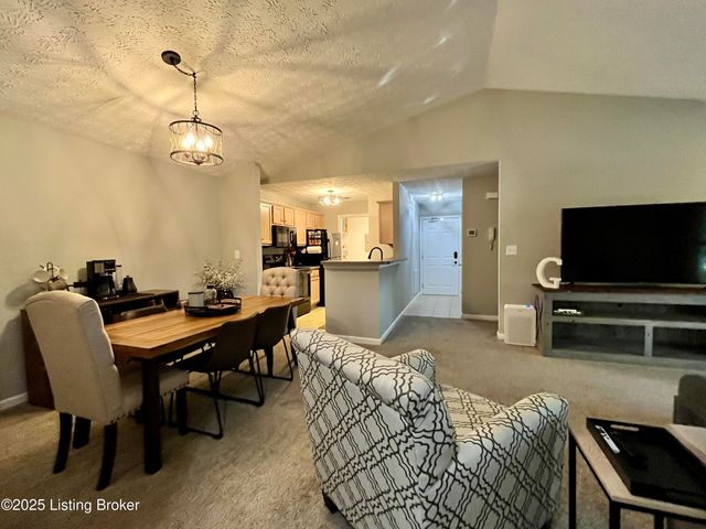 1122 Powerhouse Ln, UNIT 203, Lyndon, KY 40242