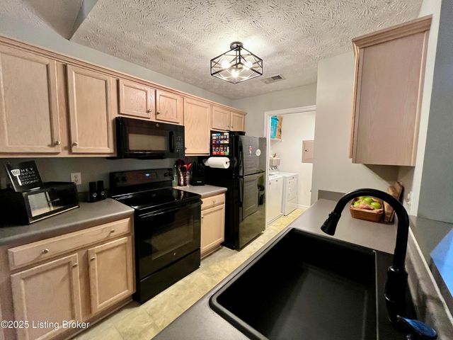 1122 Powerhouse Ln, UNIT 203, Lyndon, KY 40242