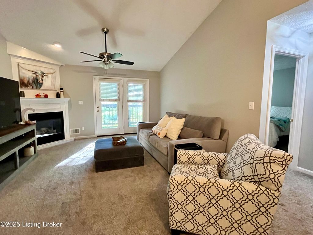 1122 Powerhouse Ln, UNIT 203, Lyndon, KY 40242