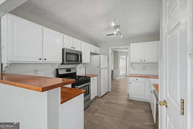 665 Peachtree Trail Drive, Suwanee, GA 30024