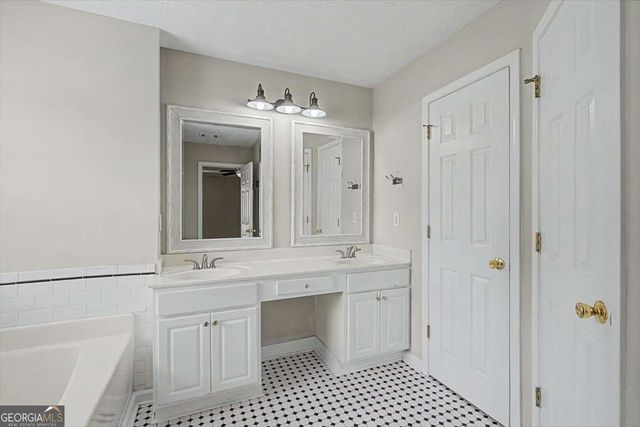 665 Peachtree Trail Drive, Suwanee, GA 30024
