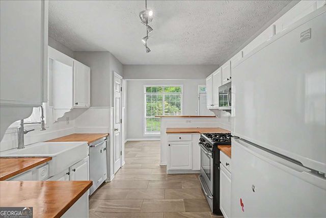 665 Peachtree Trail Drive, Suwanee, GA 30024