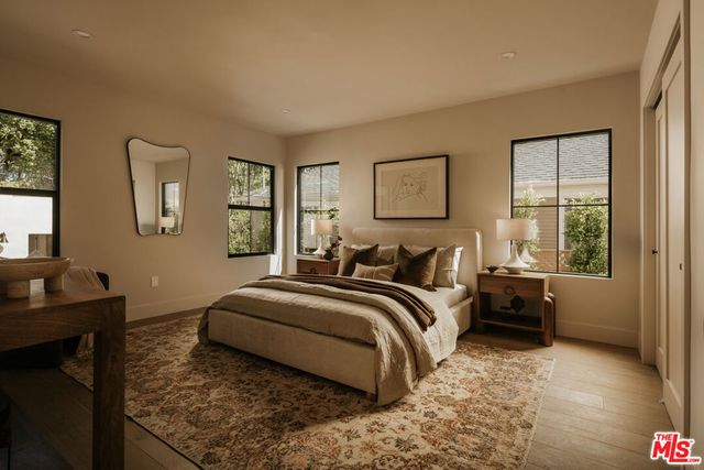 580 N Beachwood Drive, Los Angeles, CA 90004