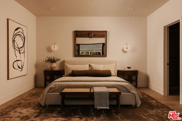 580 N Beachwood Drive, Los Angeles, CA 90004