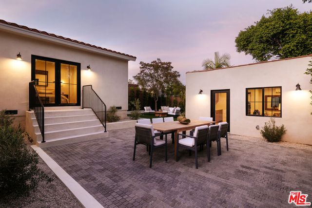 580 N Beachwood Drive, Los Angeles, CA 90004
